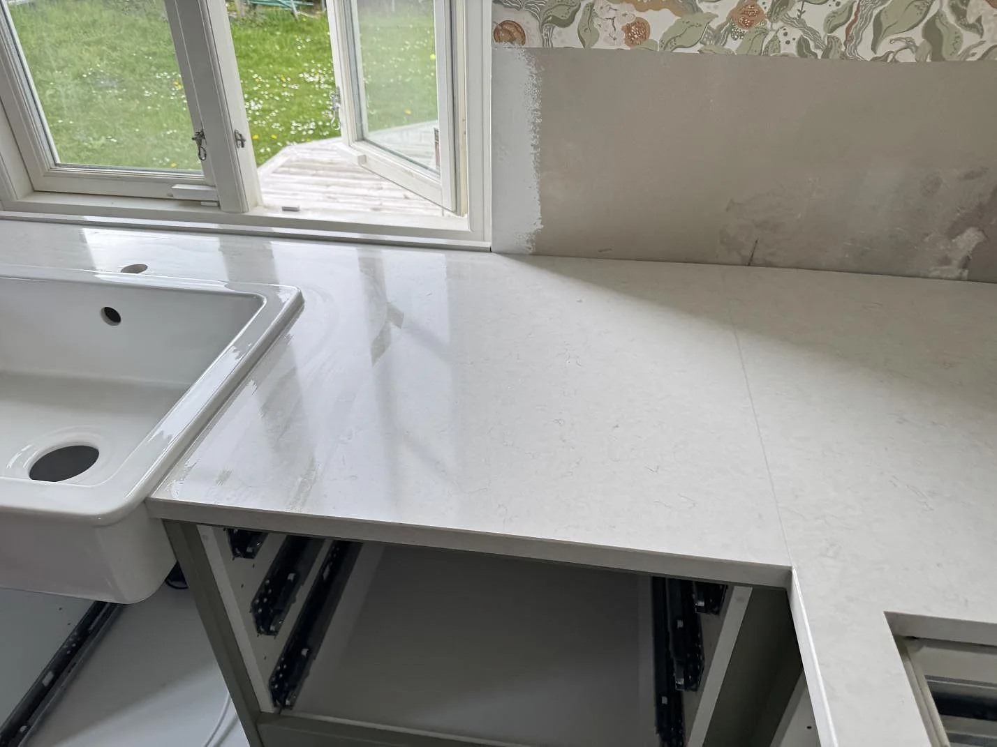 Køkkenbordplade i Silestone Snowy Ibiza, Malmö – billede 4