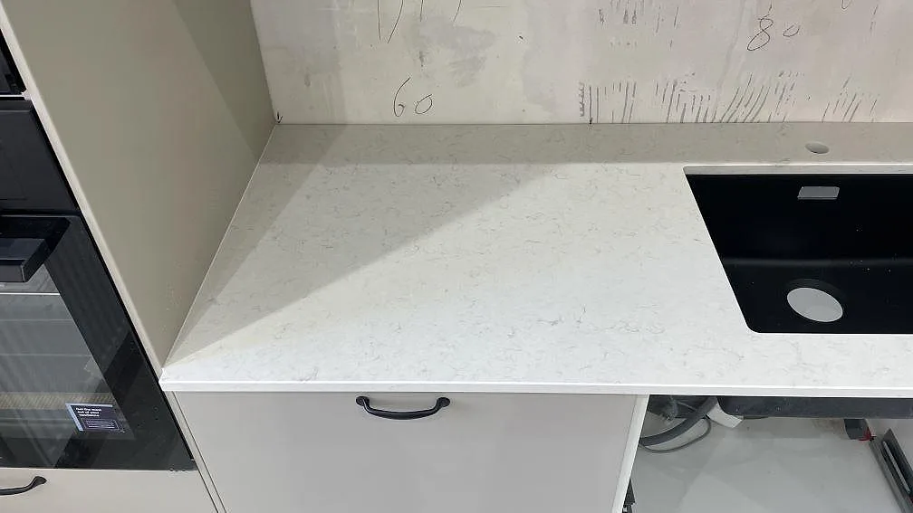 Køkkenbordplade i Silestone Snowy Ibiza, Malmö – billede 2