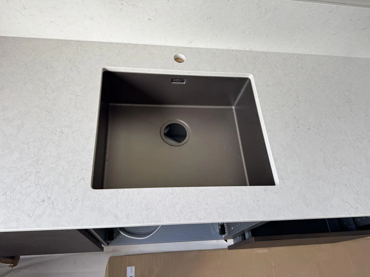 Køkkenbordplade i Silestone Snowy Ibiza, Malmö – billede 5