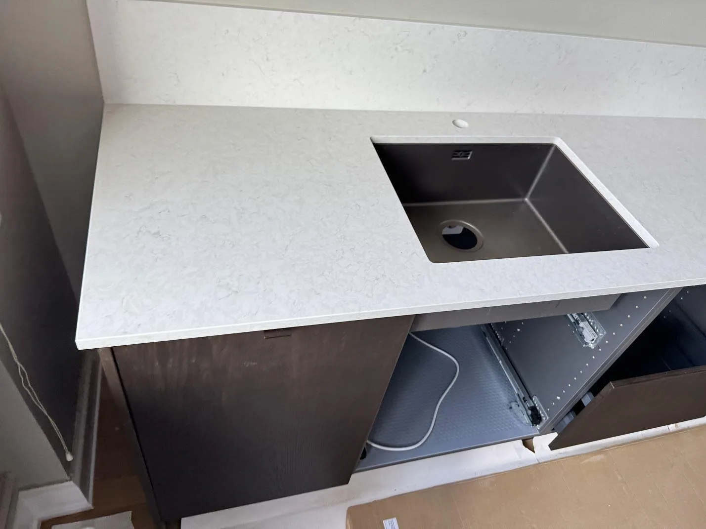 Køkkenbordplade i Silestone Snowy Ibiza, Malmö – billede 4