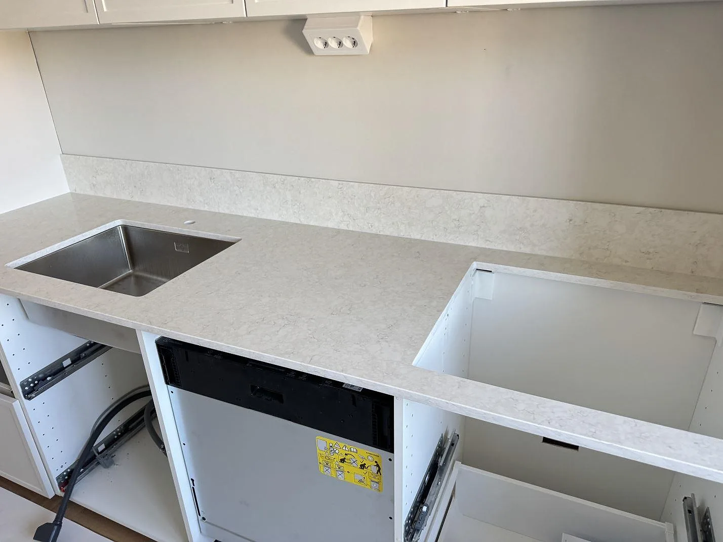 Køkkenbordplade i Silestone Snowy Ibiza, Malmö – billede 3