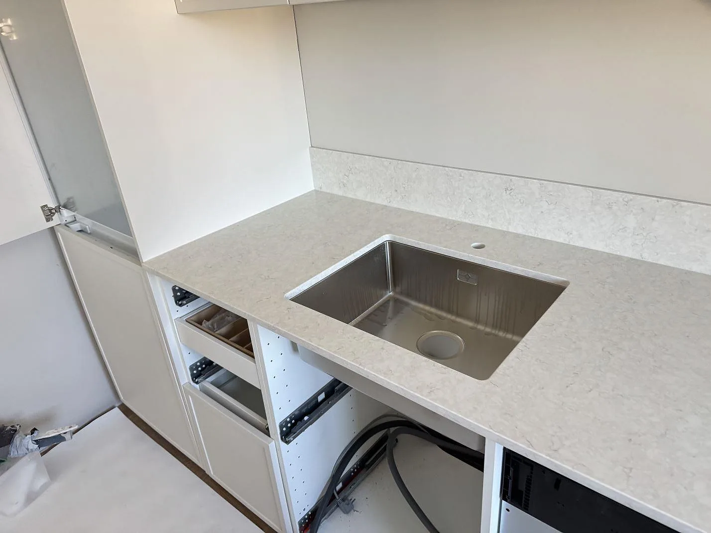 Køkkenbordplade i Silestone Snowy Ibiza, Malmö – billede 4