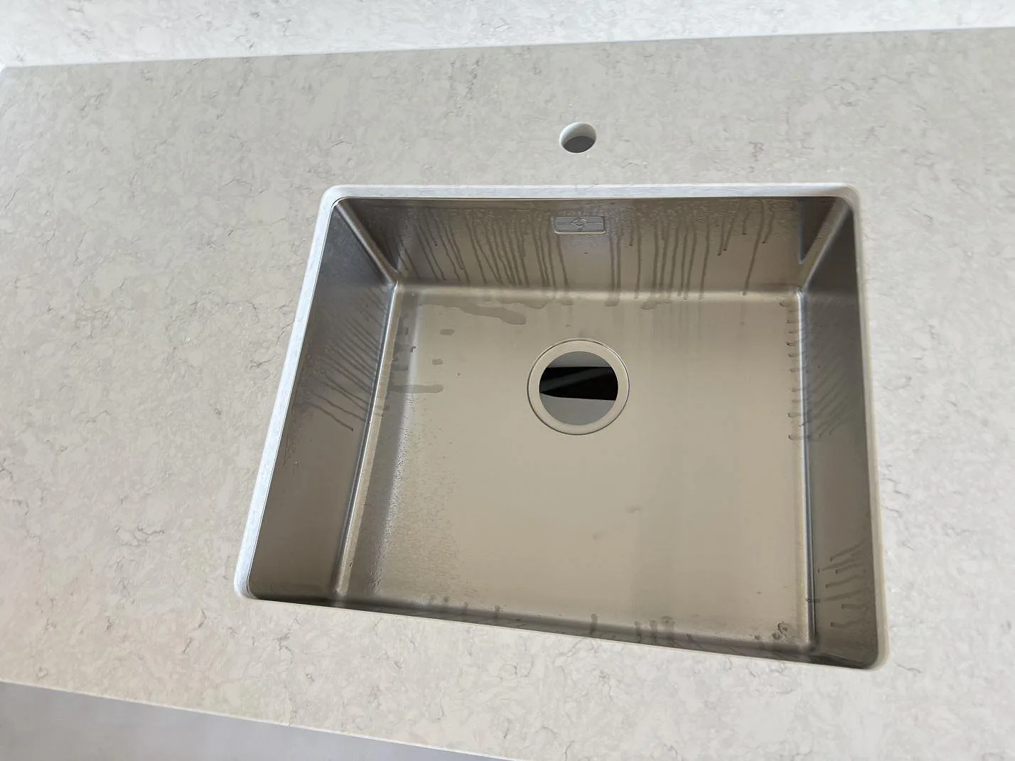 Køkkenbordplade i Silestone Snowy Ibiza, Malmö – billede 5