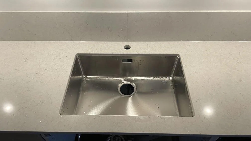 Køkkenbordplade i Silestone Snowy Ibiza, Malmö – billede 3