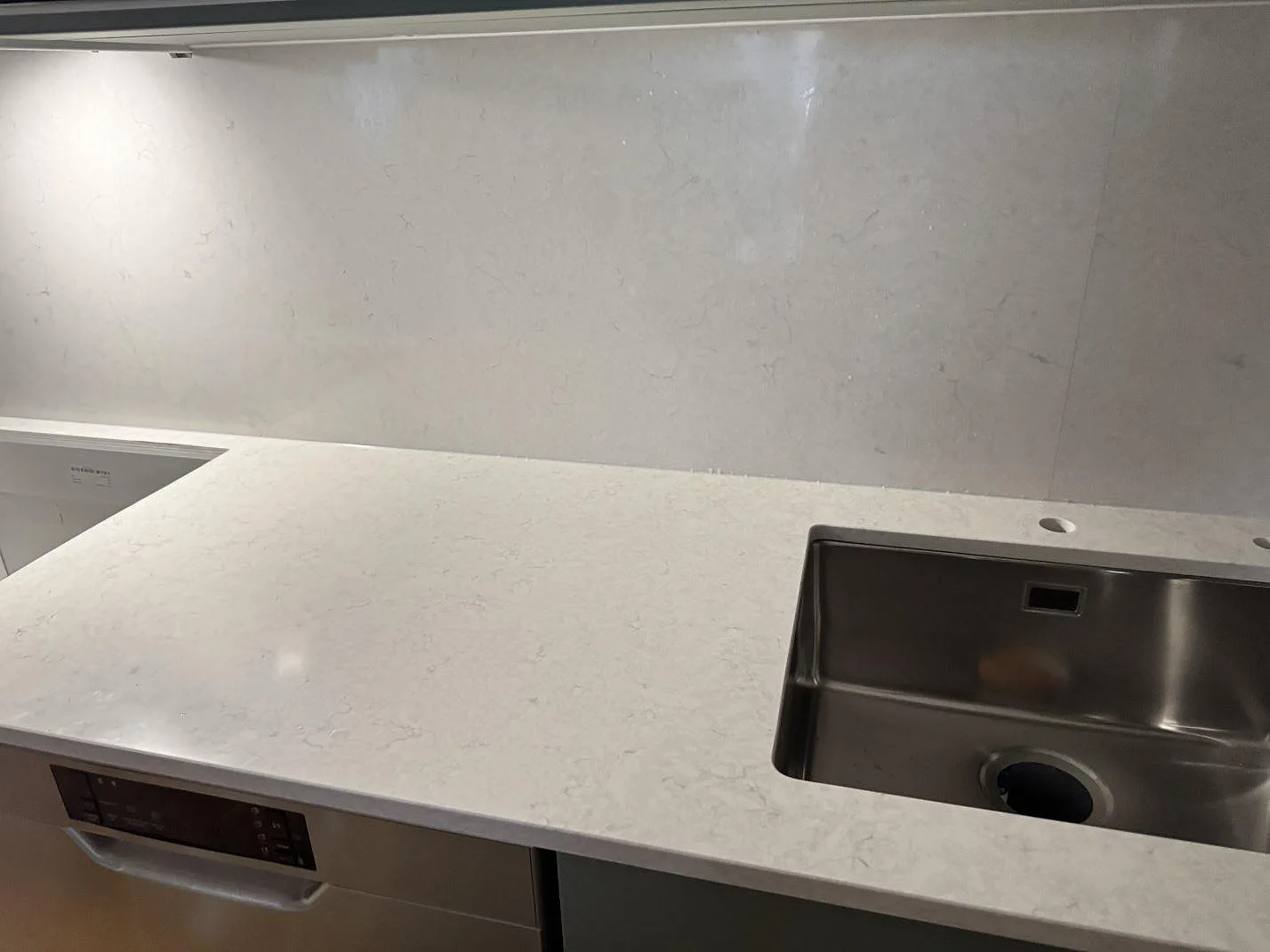 Køkkenbordplade i Silestone Snowy Ibiza, Malmö – billede 7