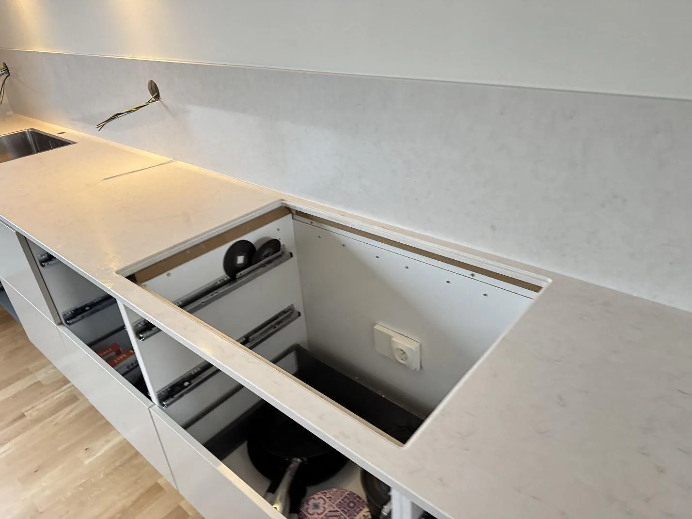 Køkkenbordplade i Silestone Snowy Ibiza, Malmö – billede 3
