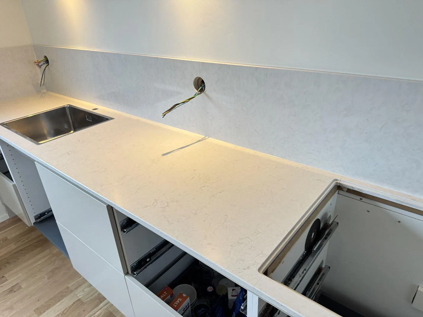 Køkkenbordplade i Silestone Snowy Ibiza, Malmö – billede 4