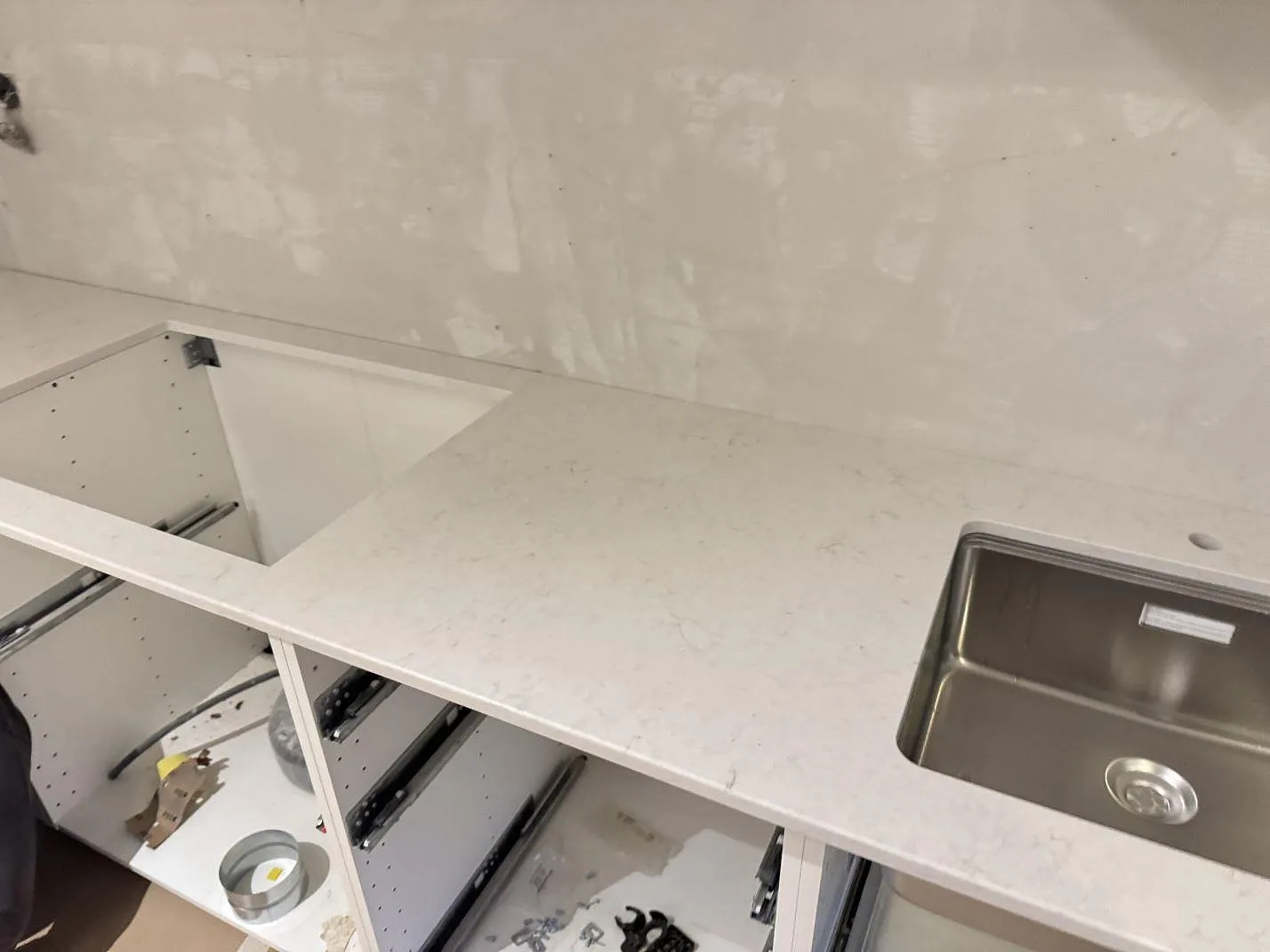 Køkkenbordplade i Silestone Snowy Ibiza, Malmö – billede 2