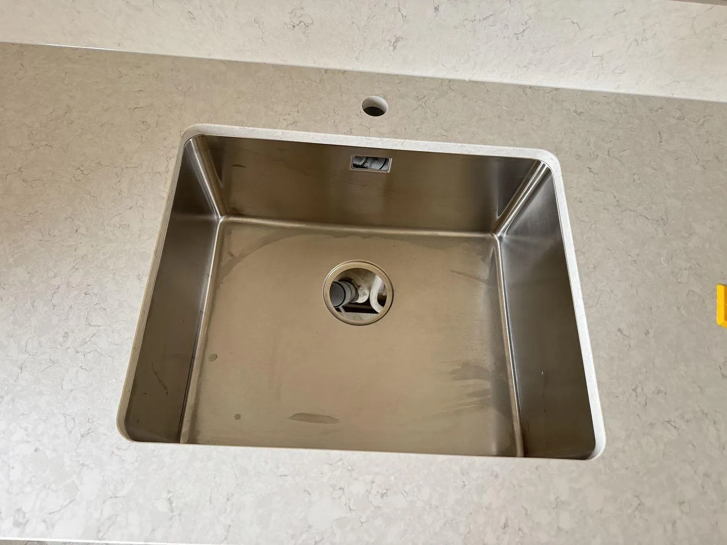 Køkkenbordplade i Silestone Snowy Ibiza, Mamö – billede 4