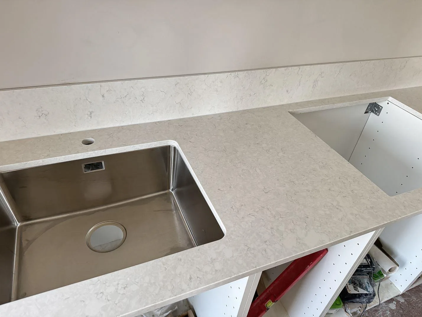 Køkkenbordplade i Silestone Snowy Ibiza, Mamö – billede 2