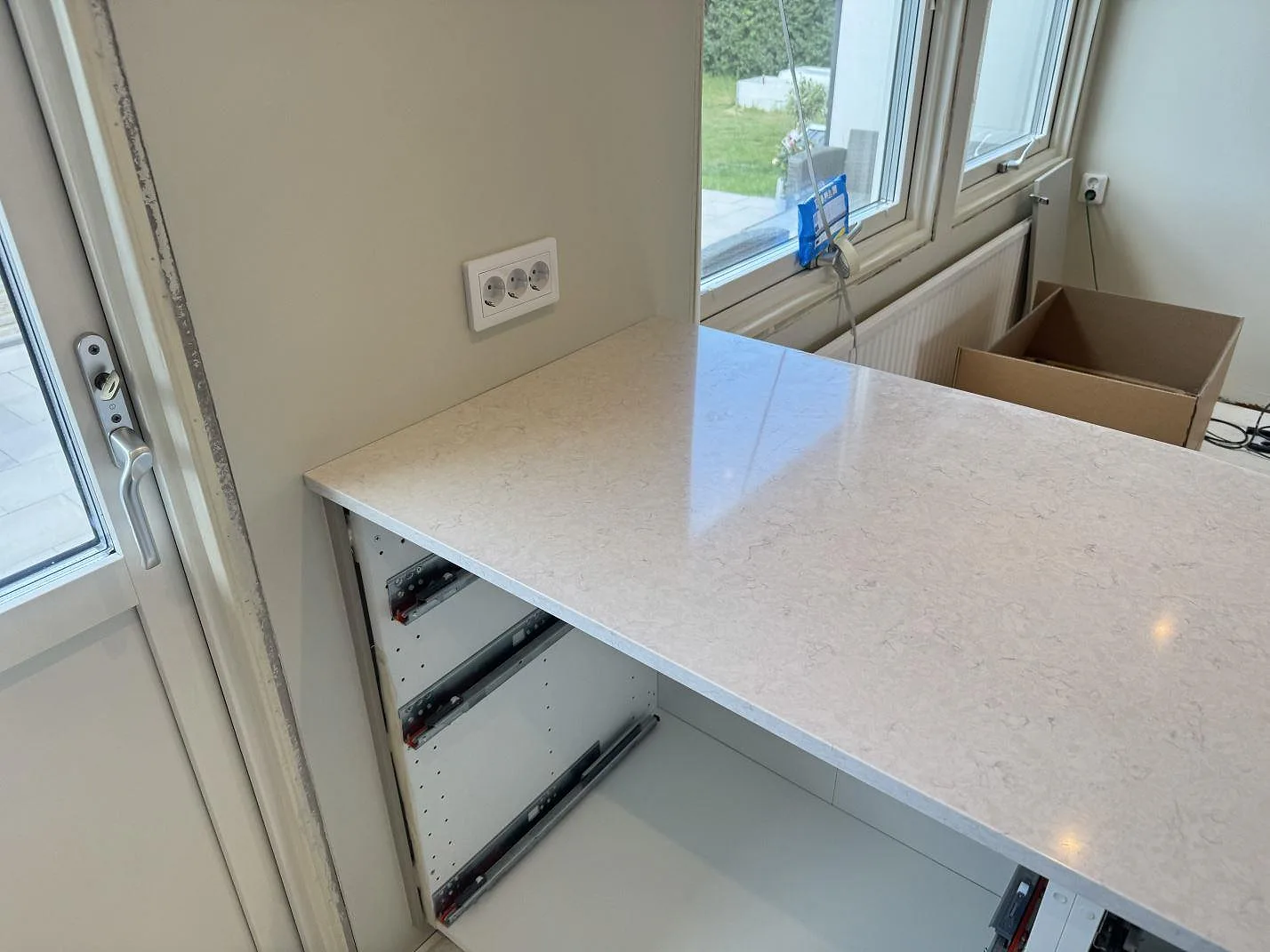 Køkkenbordplade i Silestone Snowy Ibiza, Mörrum – billede 4