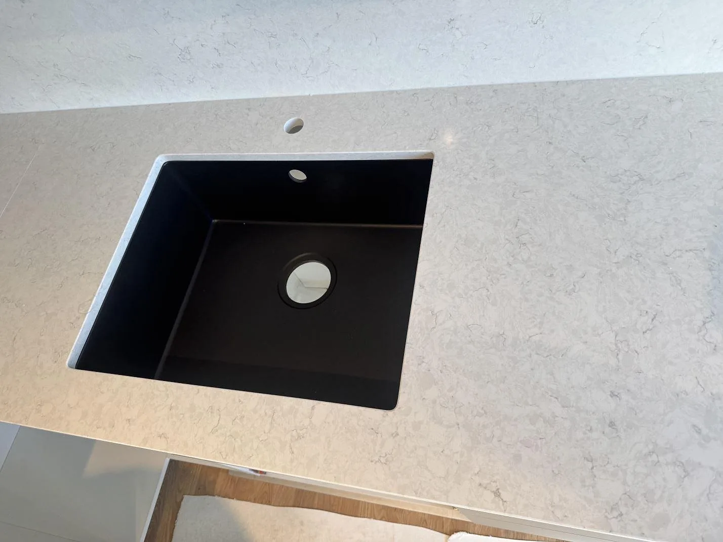 Køkkenbordplade i Silestone Snowy Ibiza, Mörrum – billede 8