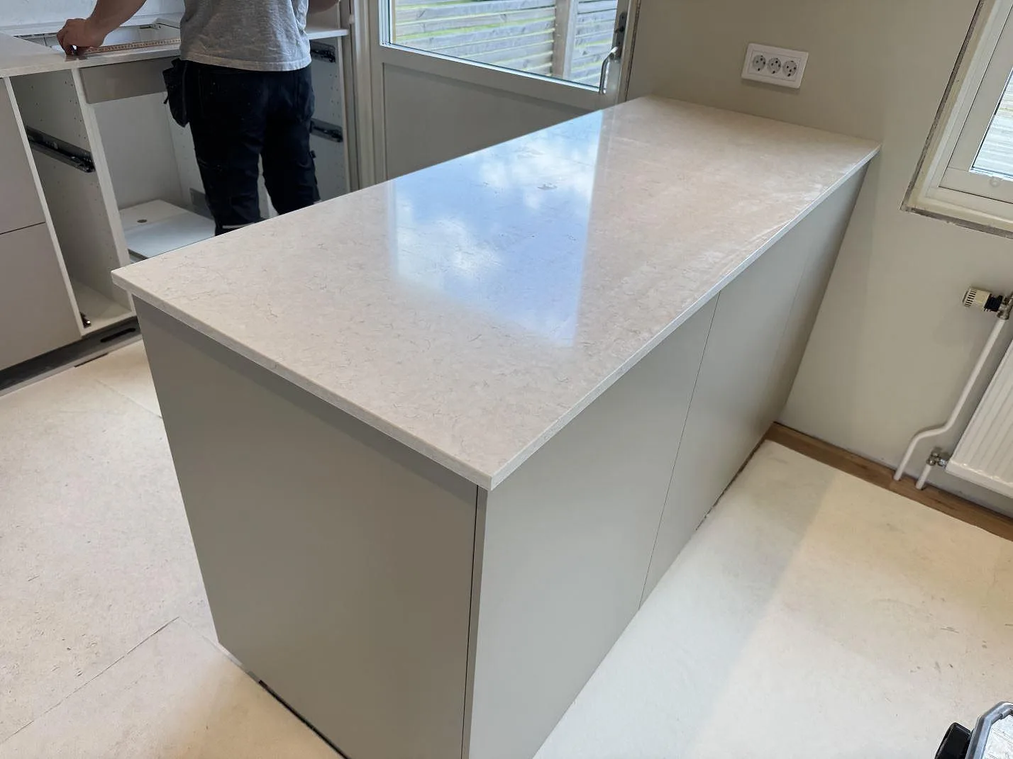 Køkkenbordplade i Silestone Snowy Ibiza, Mörrum – billede 2