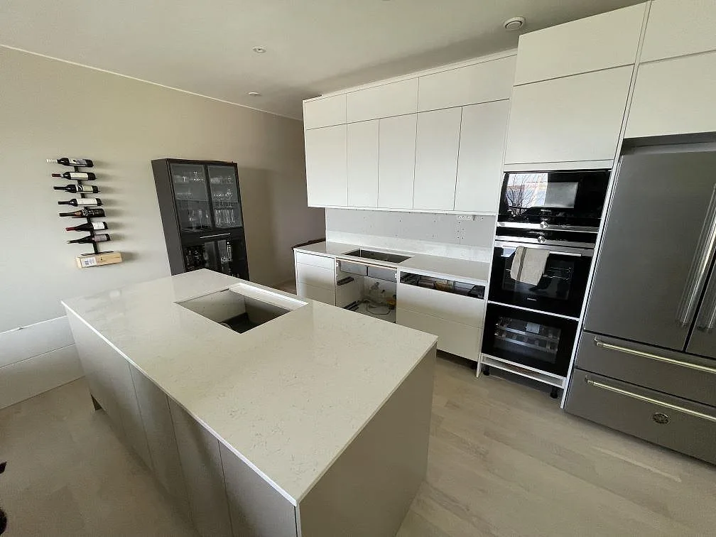 Køkkenbordplade i Silestone Snowy Ibiza, Nacka strand – billede 2