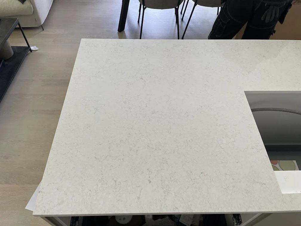 Køkkenbordplade i Silestone Snowy Ibiza, Nacka strand – billede 8