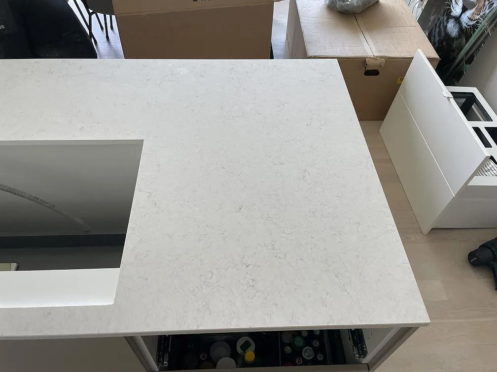 Køkkenbordplade i Silestone Snowy Ibiza, Nacka strand – billede 6