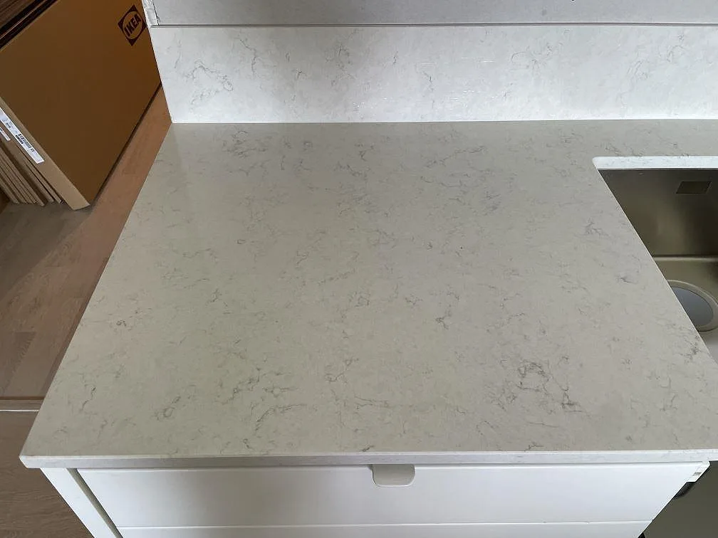 Køkkenbordplade i Silestone Snowy Ibiza, Nacka strand – billede 5