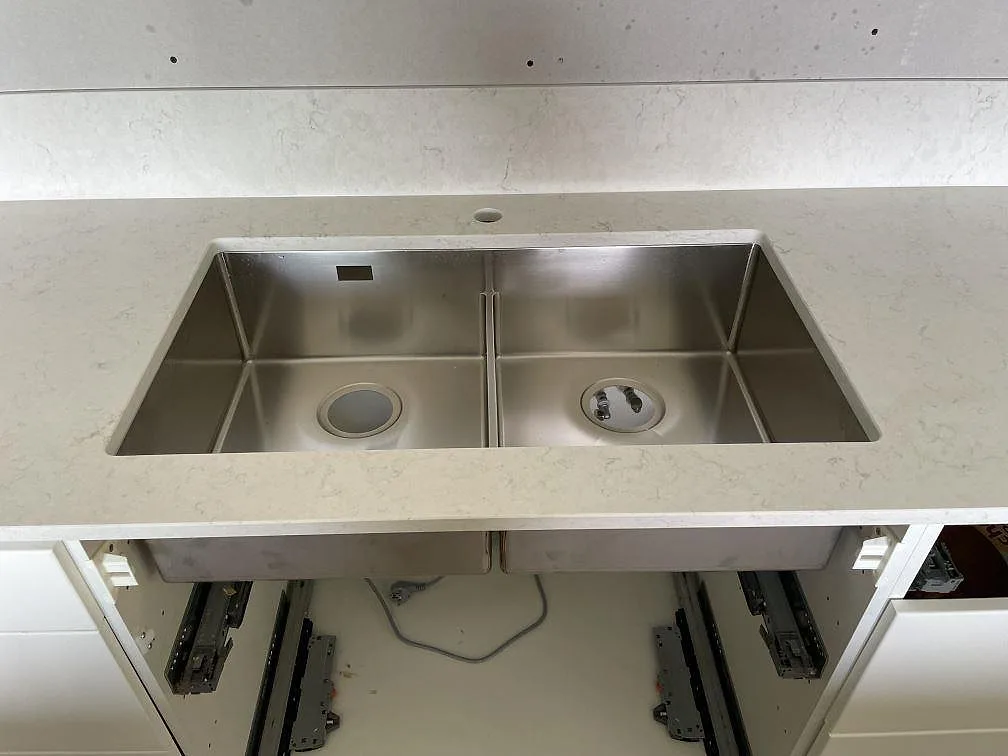 Køkkenbordplade i Silestone Snowy Ibiza, Nacka strand – billede 3
