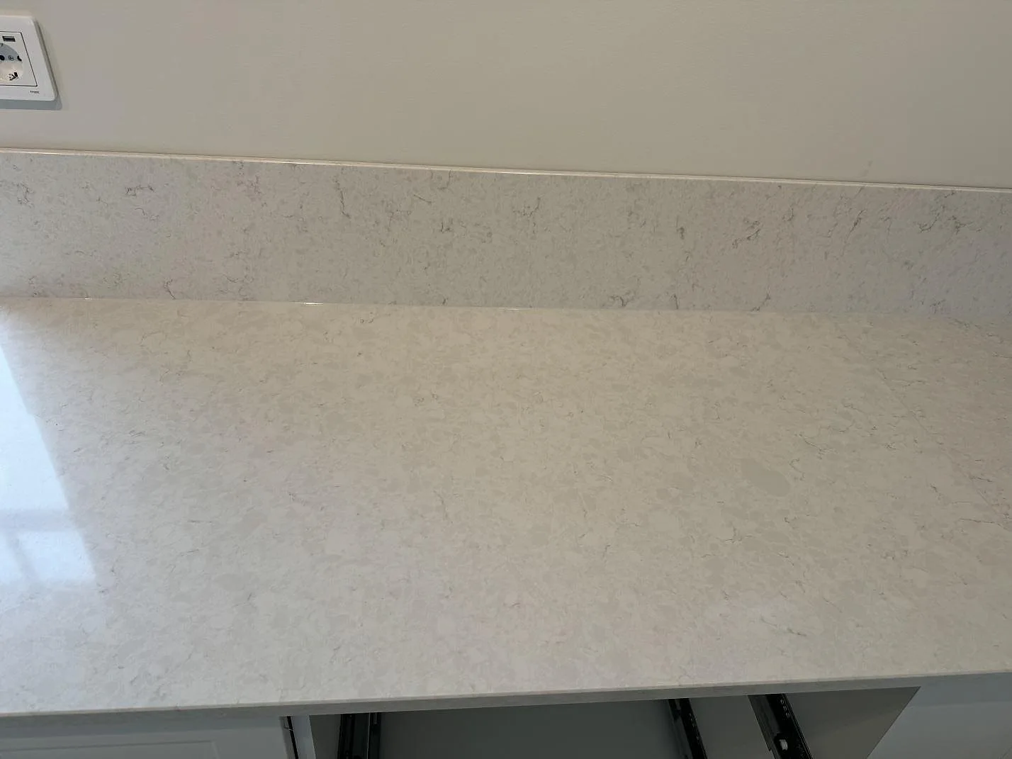 Køkkenbordplade i Silestone Snowy Ibiza, Nättraby – billede 5