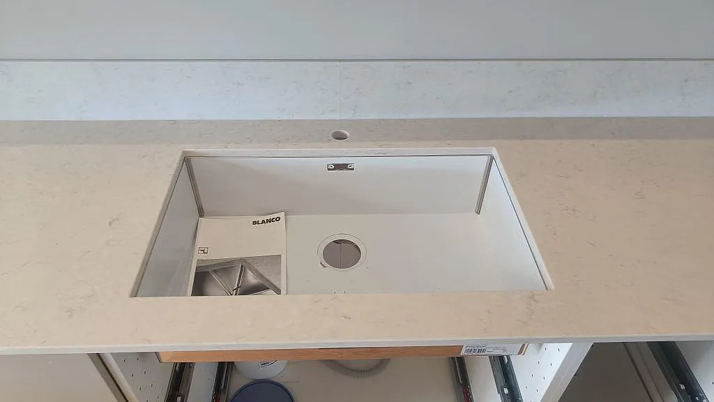 Køkkenbordplade i Silestone Snowy Ibiza, Önnestad – billede 4