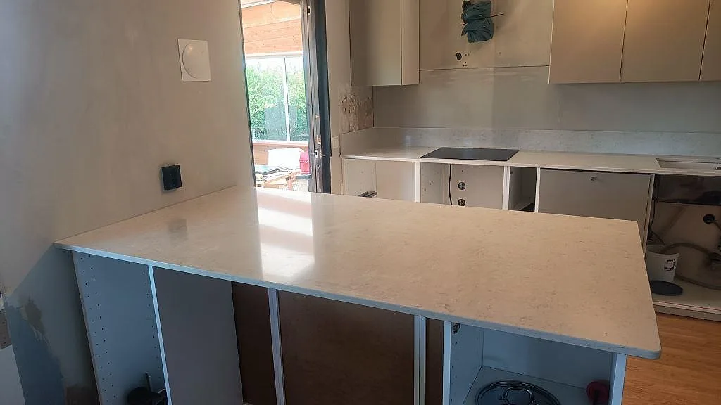 Gennemført projekt: Køkkenbordplade i Silestone Snowy Ibiza, Önnestad.