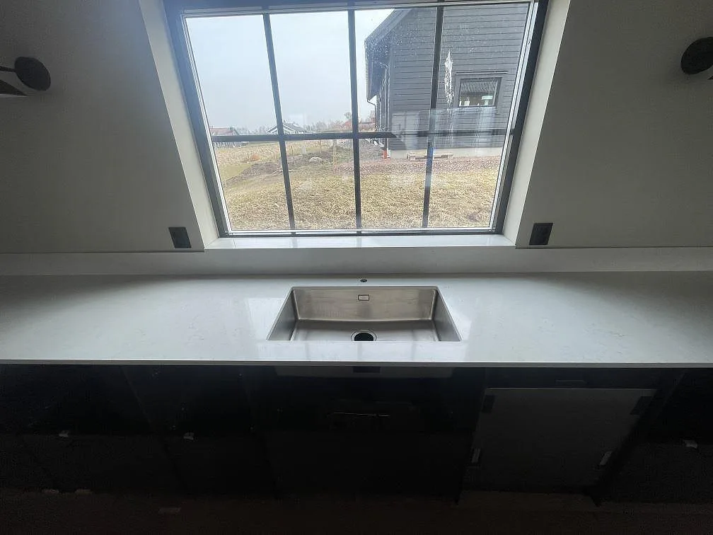 Køkkenbordplade i Silestone Snowy Ibiza, Östra Karup – billede 2