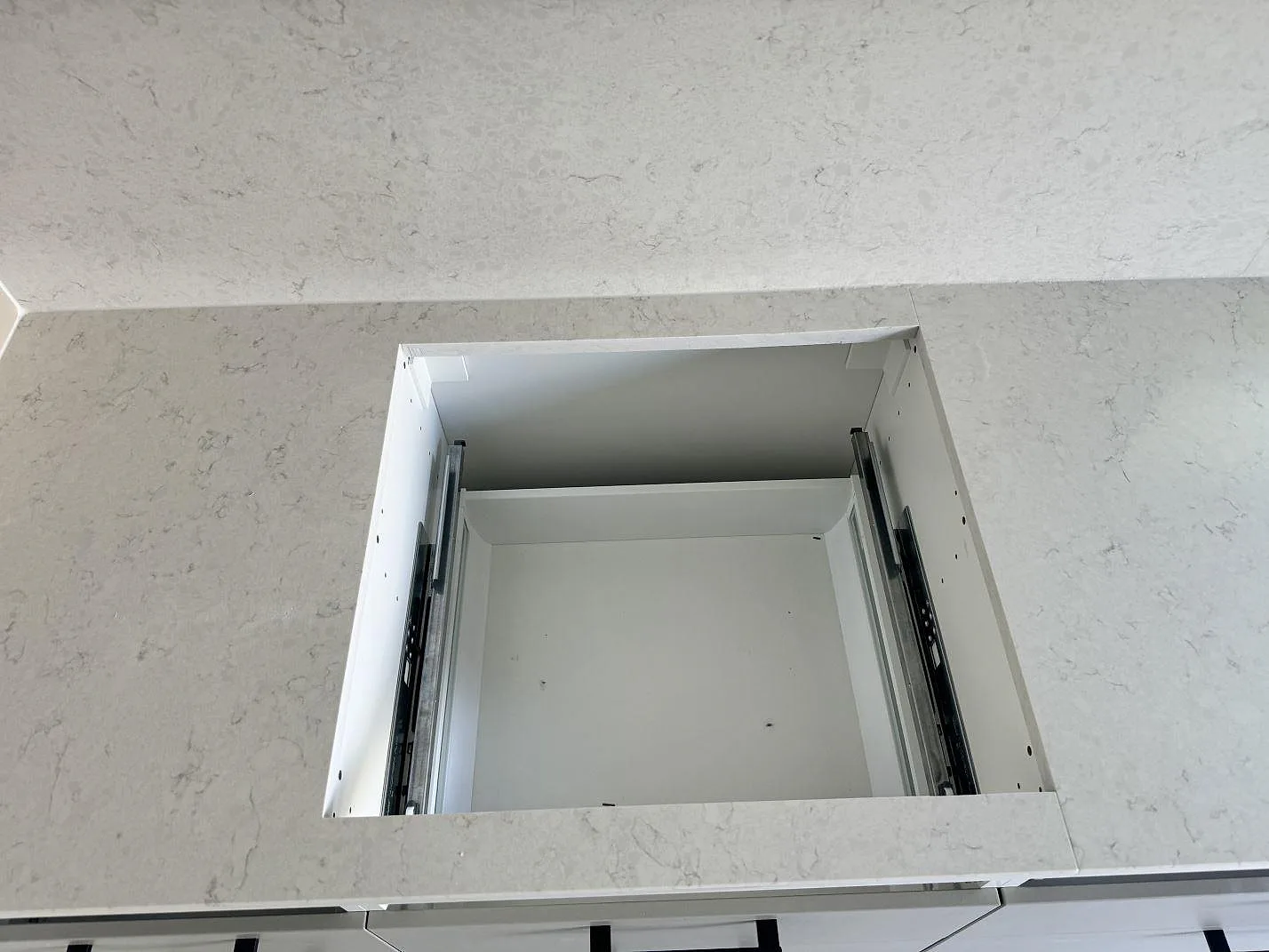 Køkkenbordplade i Silestone Snowy Ibiza, Ojersjo – billede 6