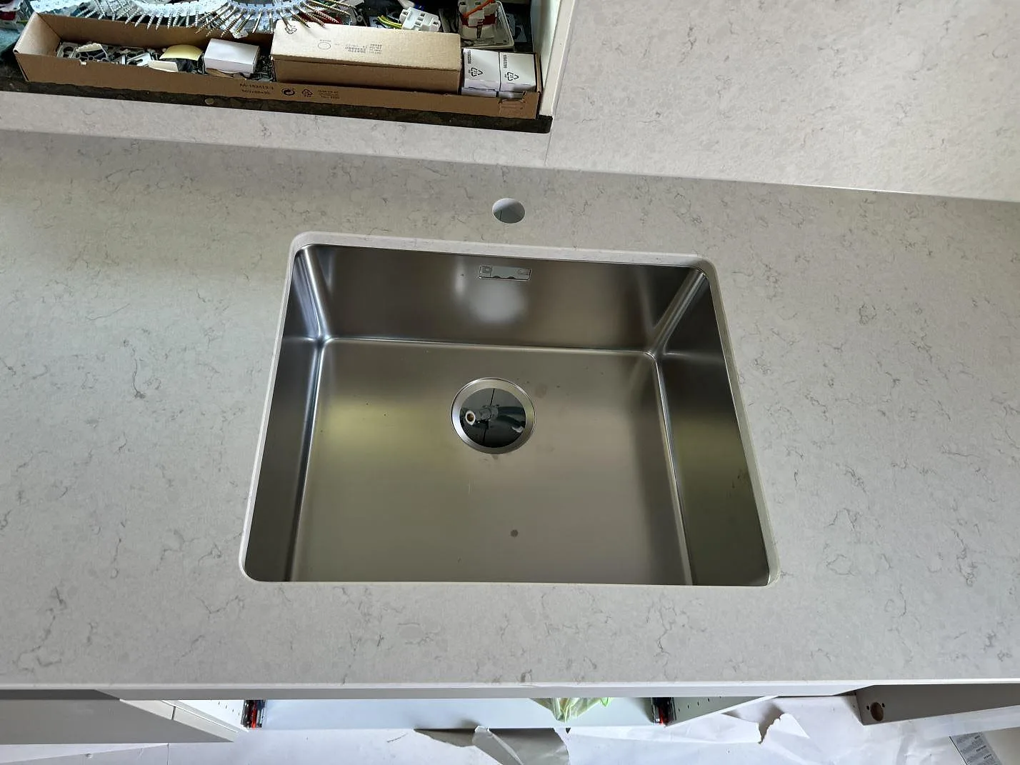 Køkkenbordplade i Silestone Snowy Ibiza, Ojersjo – billede 4