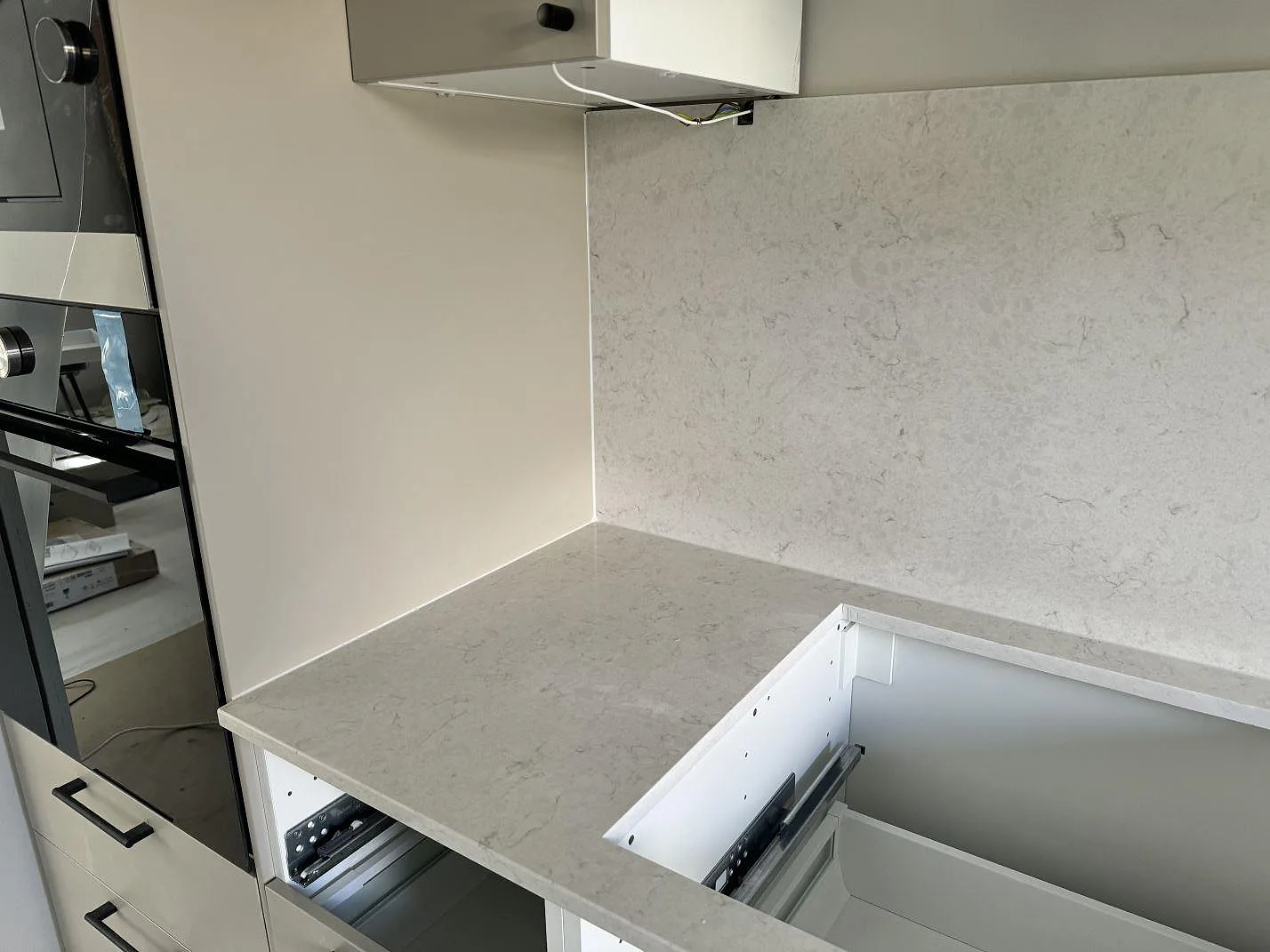 Køkkenbordplade i Silestone Snowy Ibiza, Ojersjo – billede 2