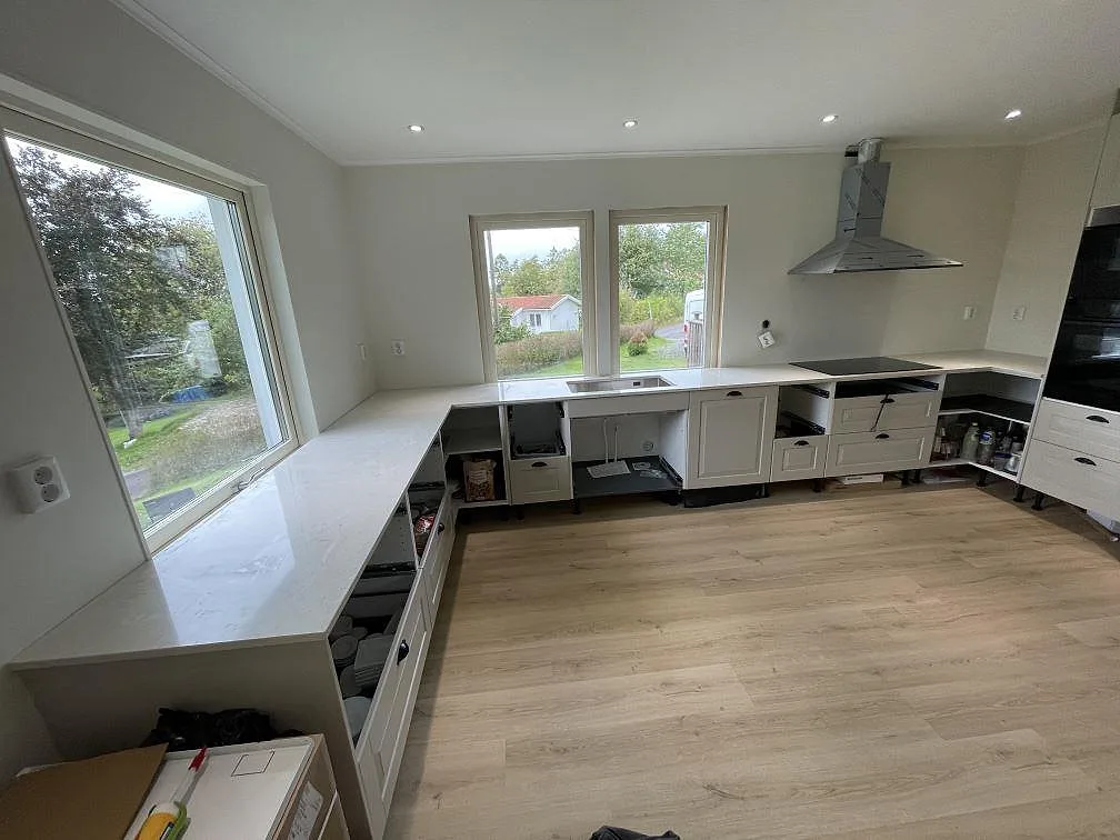 Køkkenbordplade i Silestone Snowy Ibiza, Olofstorp