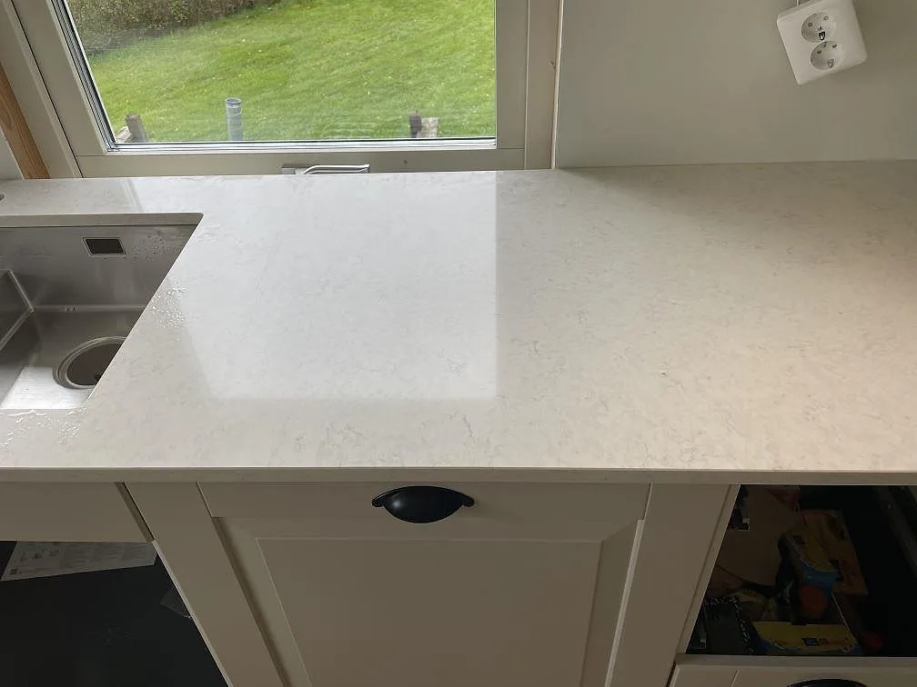 Køkkenbordplade i Silestone Snowy Ibiza, Olofstorp – billede 5