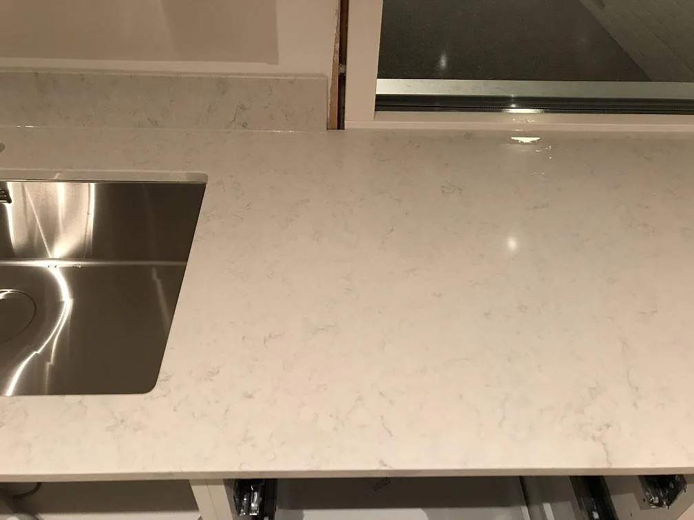 Køkkenbordplade i Silestone Snowy Ibiza, Onsala – billede 4