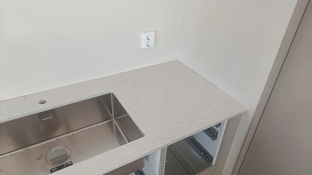Køkkenbordplade i Silestone Snowy Ibiza, Osby – billede 5