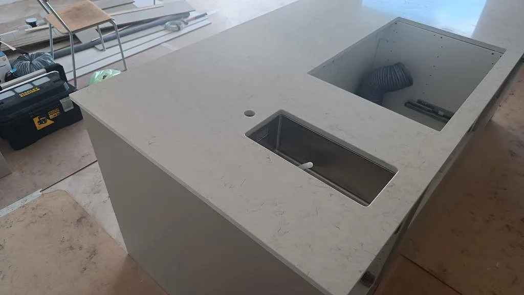 Køkkenbordplade i Silestone Snowy Ibiza, Osby – billede 2