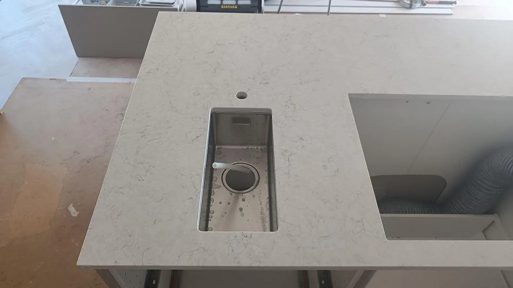 Køkkenbordplade i Silestone Snowy Ibiza, Osby – billede 3