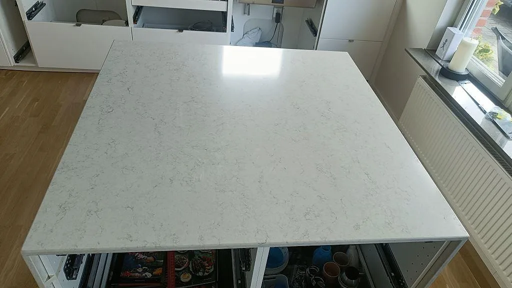 Køkkenbordplade i Silestone Snowy Ibiza, Oxie – billede 3