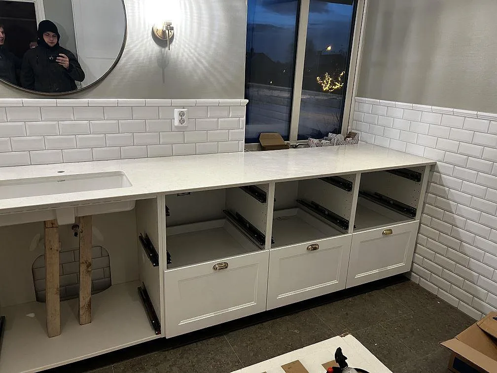 Bordplade i Silestone Snowy Ibiza, Röke – billede 2