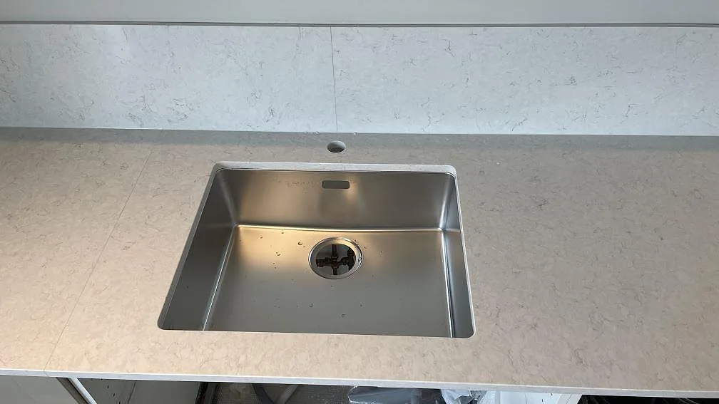 Køkkenbordplade i Silestone Snowy Ibiza, Rydebäck – billede 5