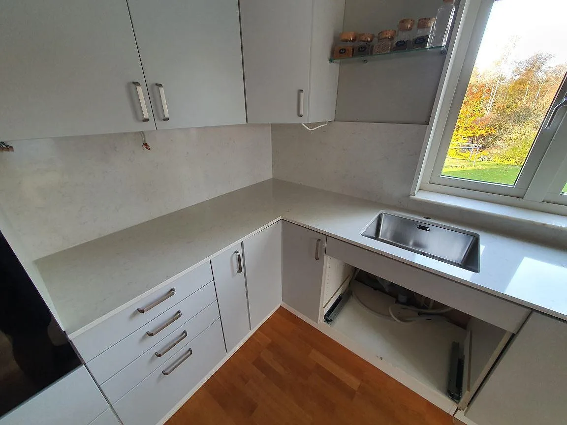 Køkkenbordplade i Silestone Snowy Ibiza, Saltsjö-Boo – billede 3