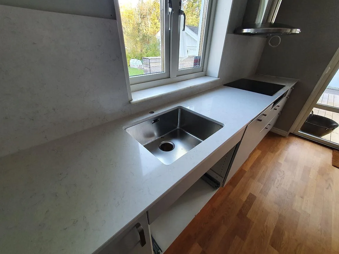 Køkkenbordplade i Silestone Snowy Ibiza, Saltsjö-Boo – billede 2