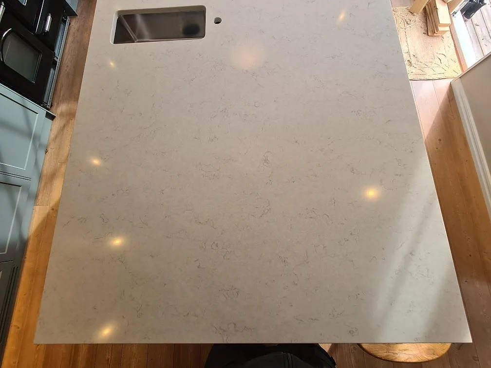 Køkkenbordplade i Silestone Snowy Ibiza, Saltsjö Boo – billede 2