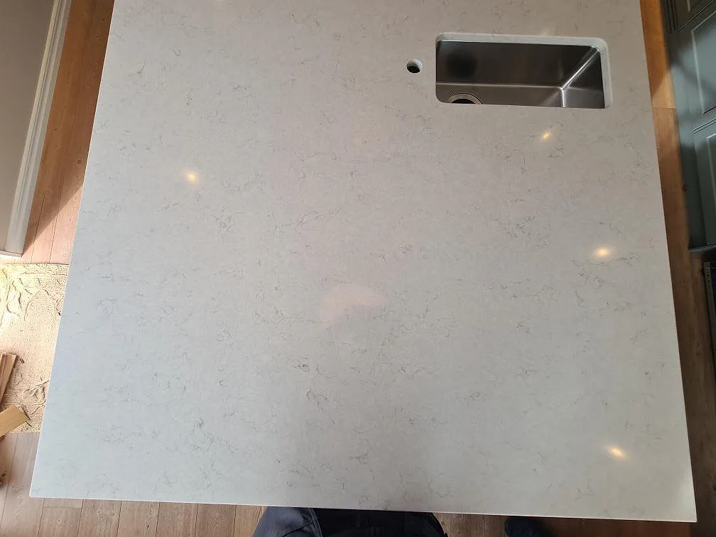 Køkkenbordplade i Silestone Snowy Ibiza, Saltsjö Boo – billede 3