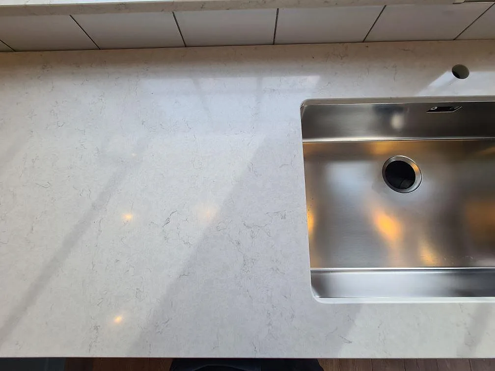 Køkkenbordplade i Silestone Snowy Ibiza, Saltsjö Boo – billede 4