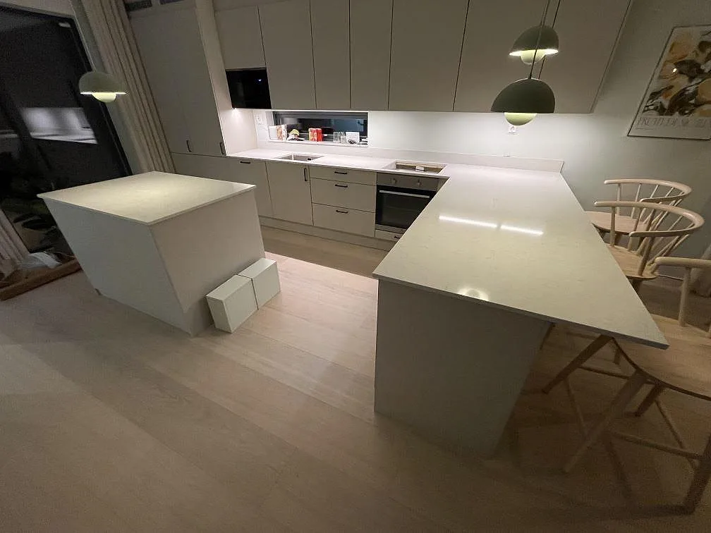 Køkkenbordplade i Silestone Snowy Ibiza, Saltsjö Boo – billede 4