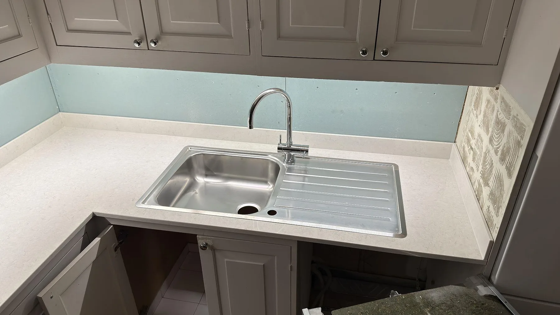 Køkkenbordplade i Silestone Snowy Ibiza, Sigtuna – billede 2