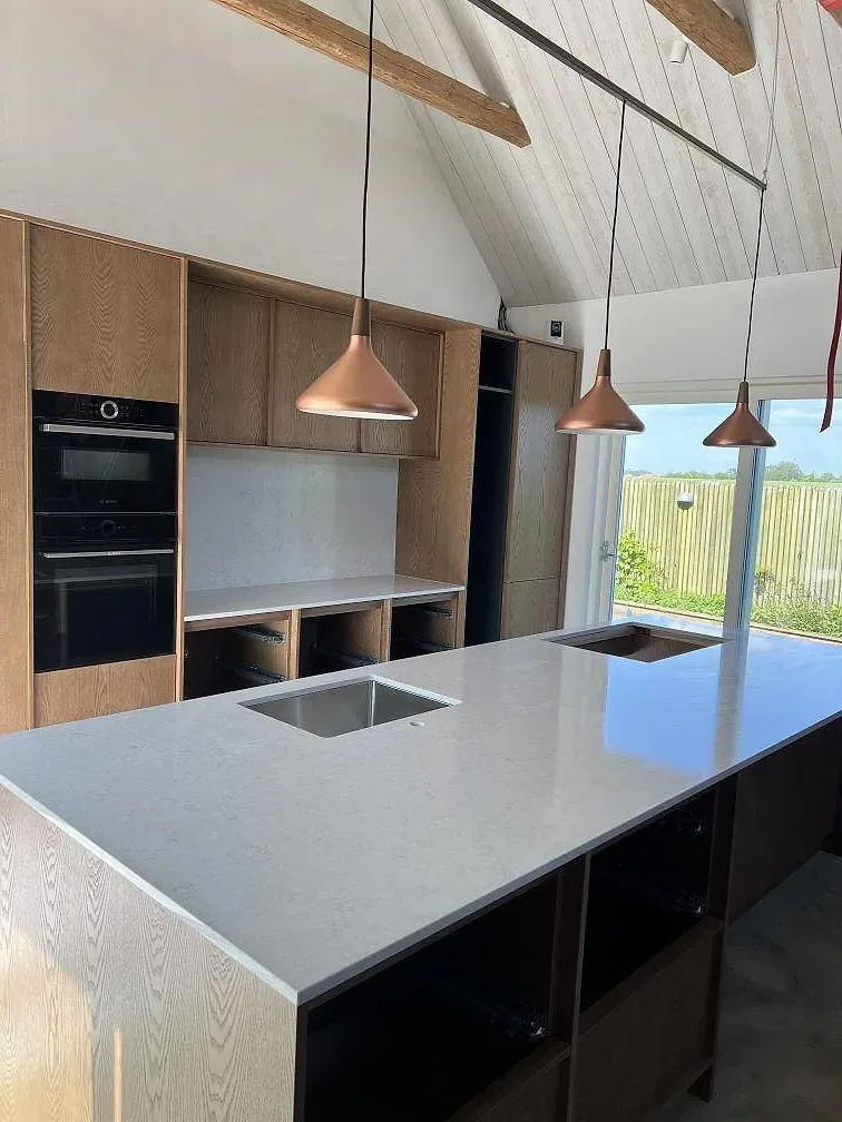 Gennemført projekt: Køkkenbordplade i Silestone Snowy Ibiza, Simrishamn.