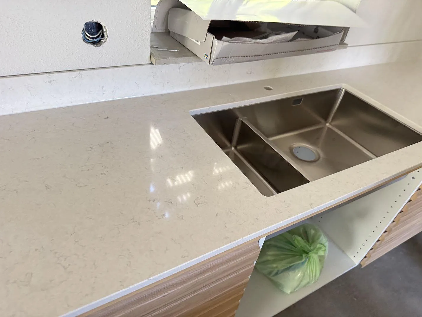 Køkkenbordplade i Silestone Snowy Ibiza, Simrishamn – billede 5
