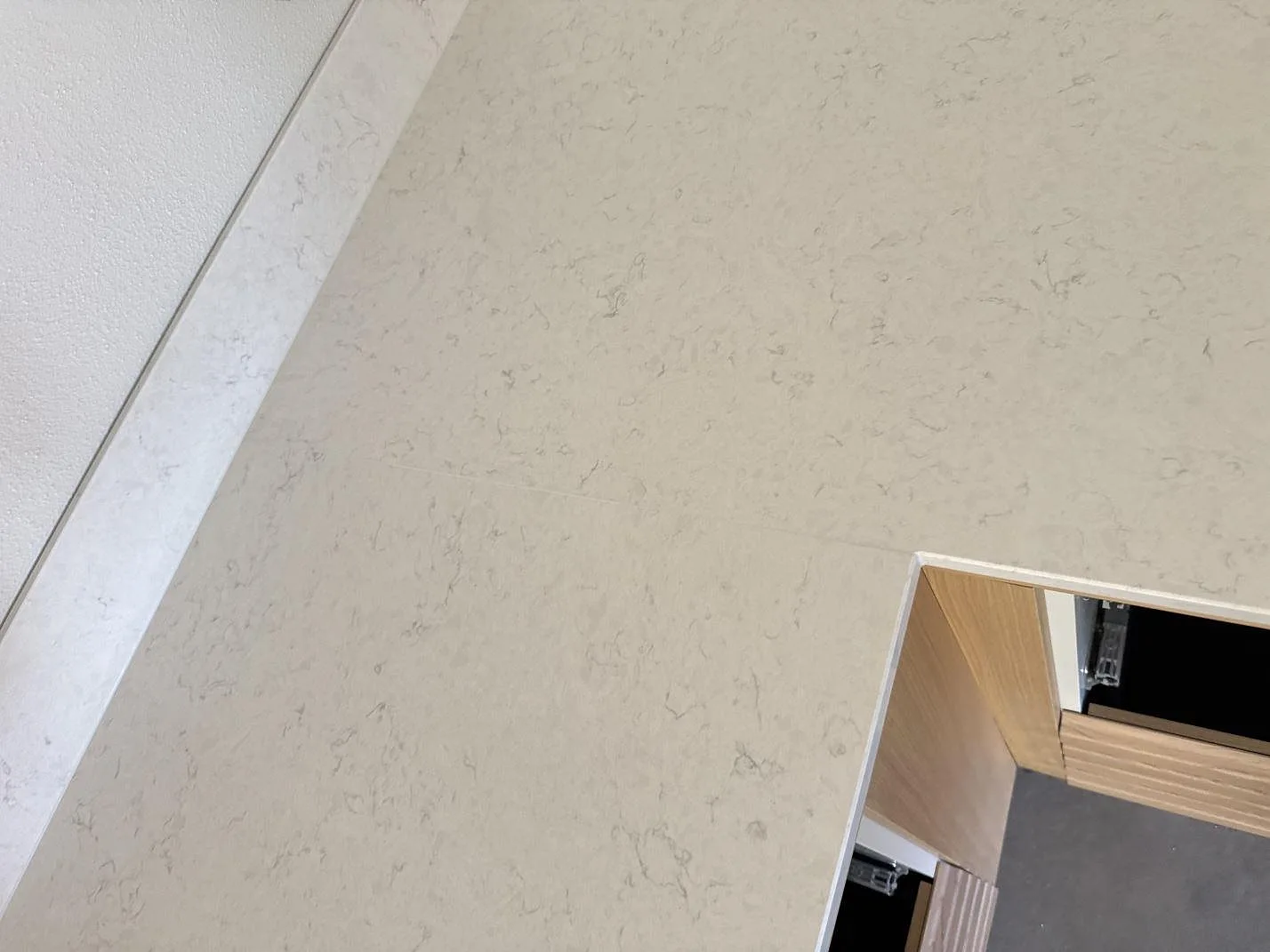 Køkkenbordplade i Silestone Snowy Ibiza, Simrishamn – billede 8