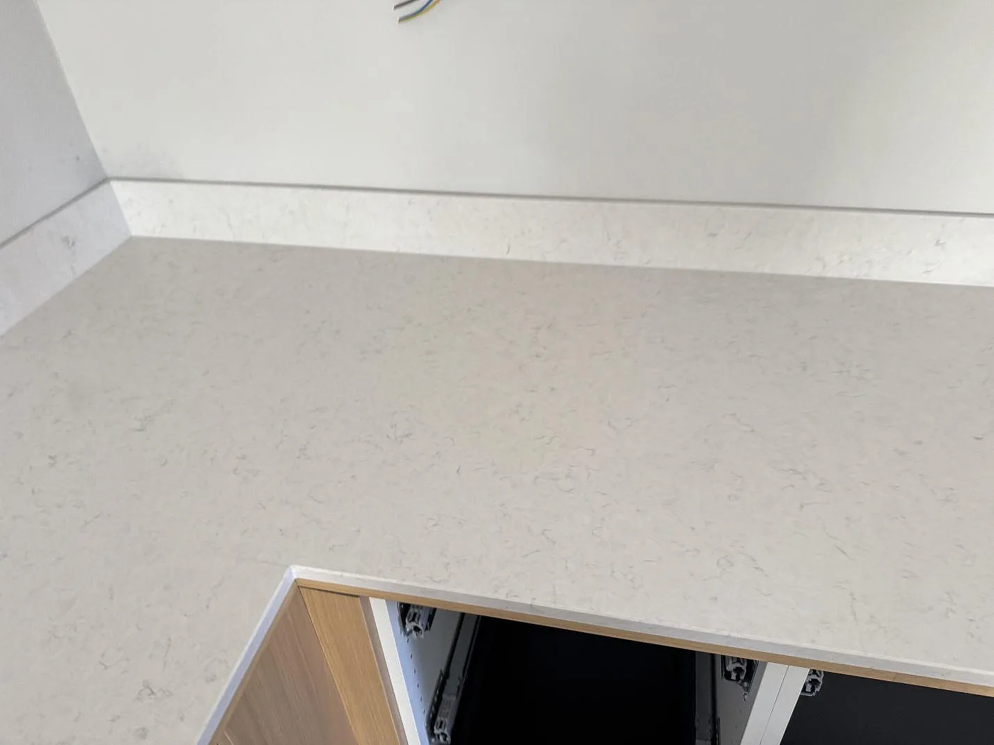 Køkkenbordplade i Silestone Snowy Ibiza, Simrishamn – billede 7