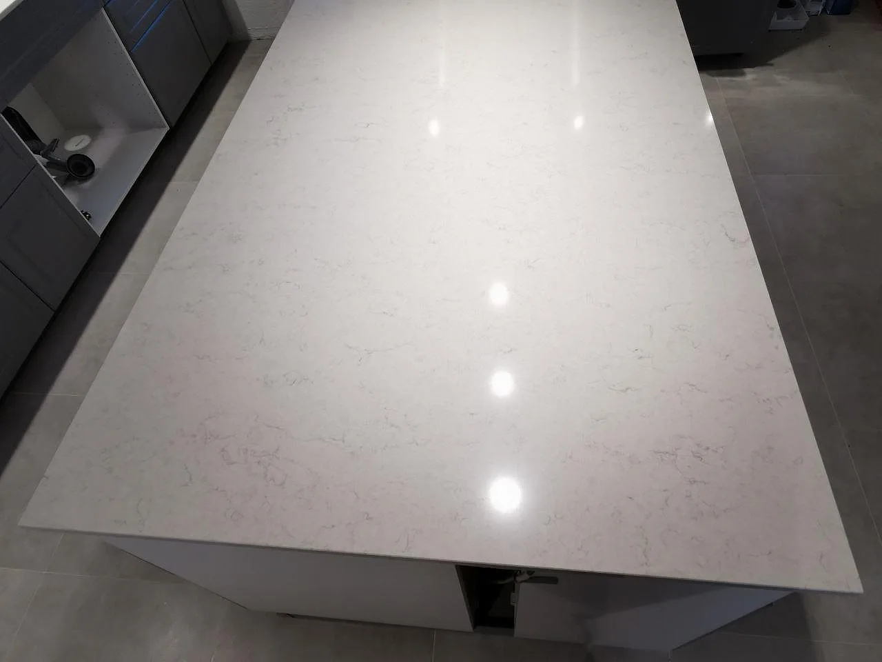 Køkkenbordplade i Silestone Snowy Ibiza, Sjöbo – billede 2